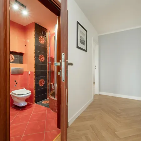Spacious For 11 With 5 Bedrooms In By Renters شقة *