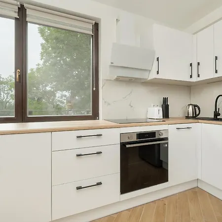 Spacious For 11 With 5 Bedrooms In By Renters شقة فروتسواف
