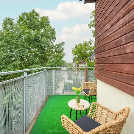 Spacious For 11 With 5 Bedrooms In By Renters شقة فروتسواف