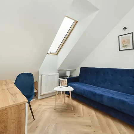 Spacious For 11 With 5 Bedrooms In By Renters * Breslavia