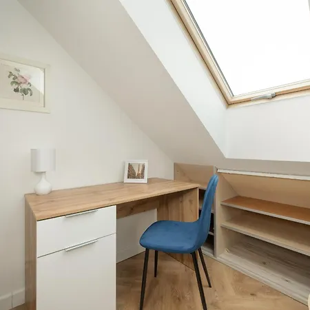 Spacious For 11 With 5 Bedrooms In By Renters Apartamento *