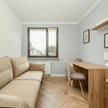 Spacious For 11 With 5 Bedrooms In By Renters Apartamento Breslavia