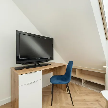 Spacious For 11 With 5 Bedrooms In By Renters Breslavia