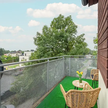 Spacious For 11 With 5 Bedrooms In By Renters * Breslavia