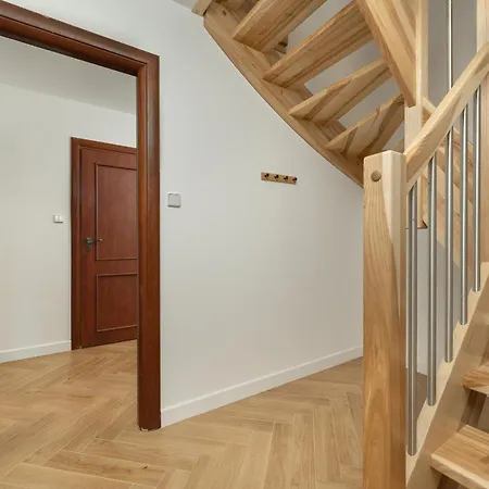 Apartamento Spacious For 11 With 5 Bedrooms In By Renters