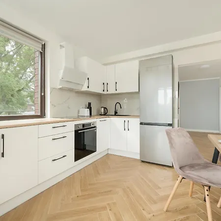 Spacious For 11 With 5 Bedrooms In By Renters Breslavia